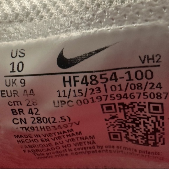 Nike Air Max Excee in the "White Dusty Cactus" (men’s 10/women’s 11.5) - Picture 10 of 10